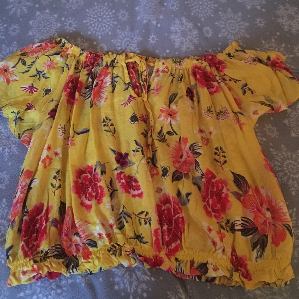 CROPPED FLOWER OFF THE SHOULDER TOP